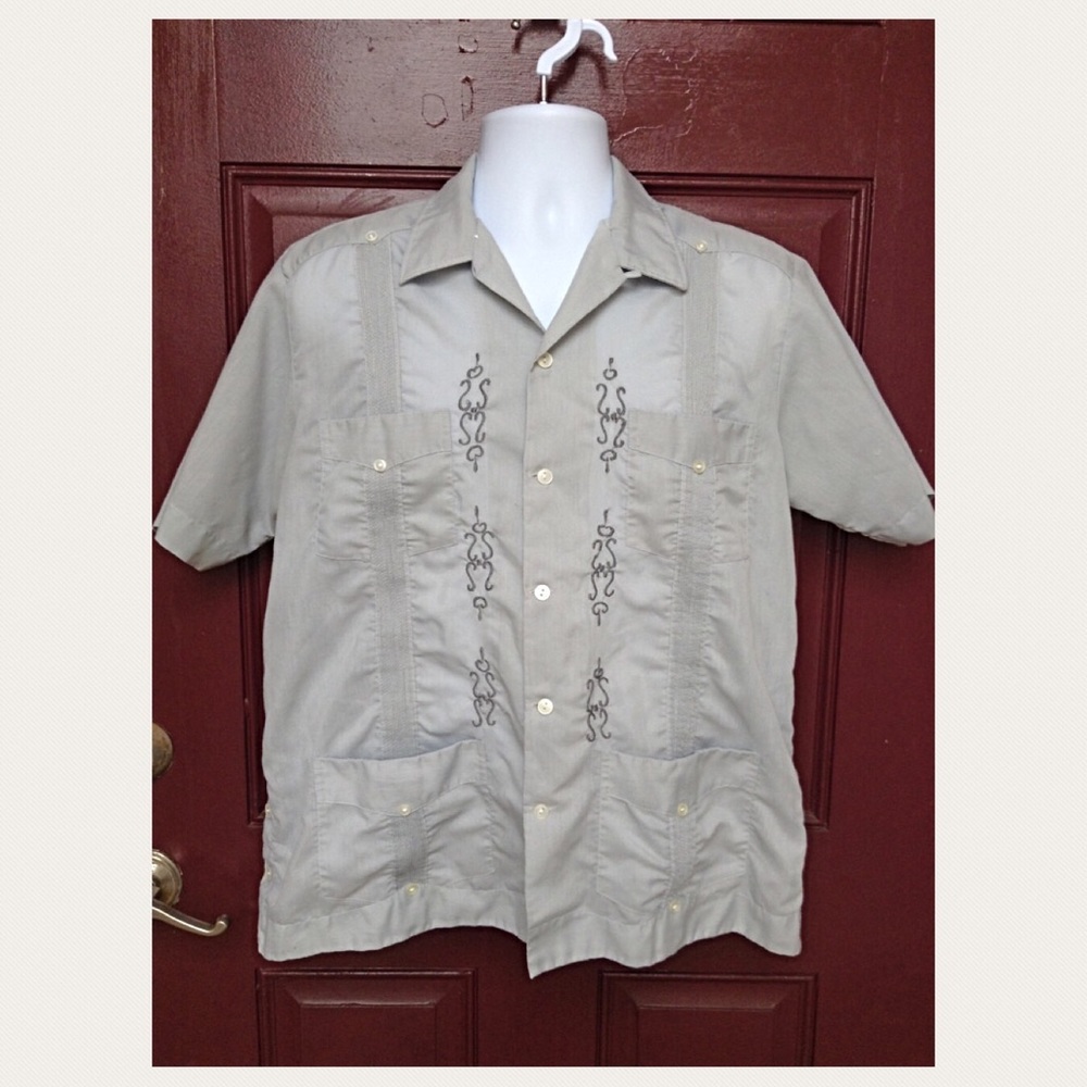 Genuina Yuca Men’s Guayabera Size: 40